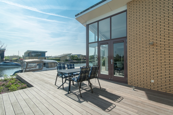 Vakantiehuisje aan het water